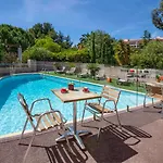 Ibis Centre Hotel 3*