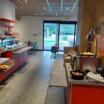 耶尔中心宜必思酒店 3*