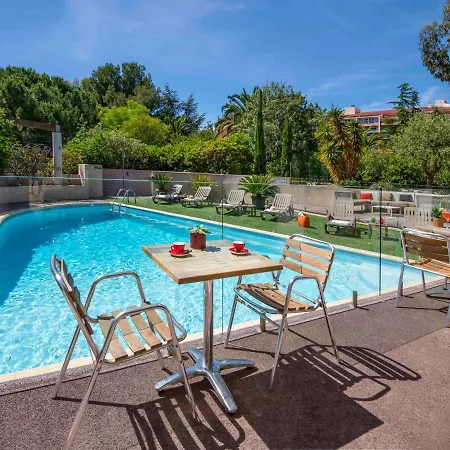 Ibis Centre Hotell 3*