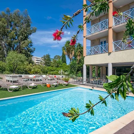 Ibis Centre Hotel 3*