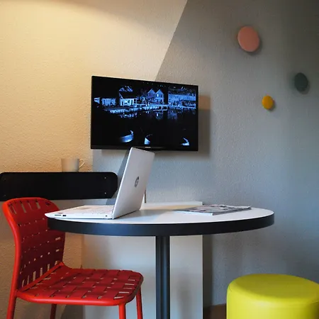 Ibis Centre Hotell 3*