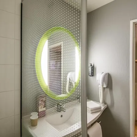 Ibis Centre 3* イエール