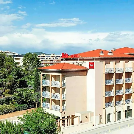 Hotel Ibis Centre 3*