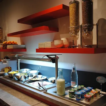 Ibis Centre Hotell 3*