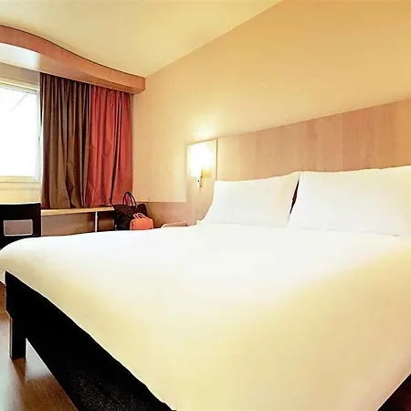Ibis Centre 3*