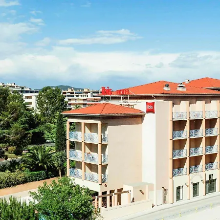 Ibis Centre 3*