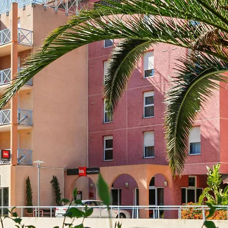 Ibis Centre Hotel 3*