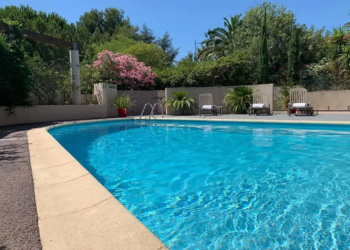 מלון Ibis Centre 3*