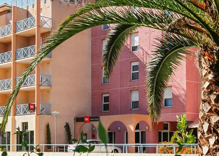 מלון Ibis Centre 3*