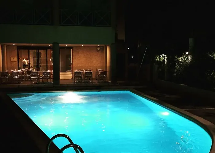 מלון Ibis Centre 3*